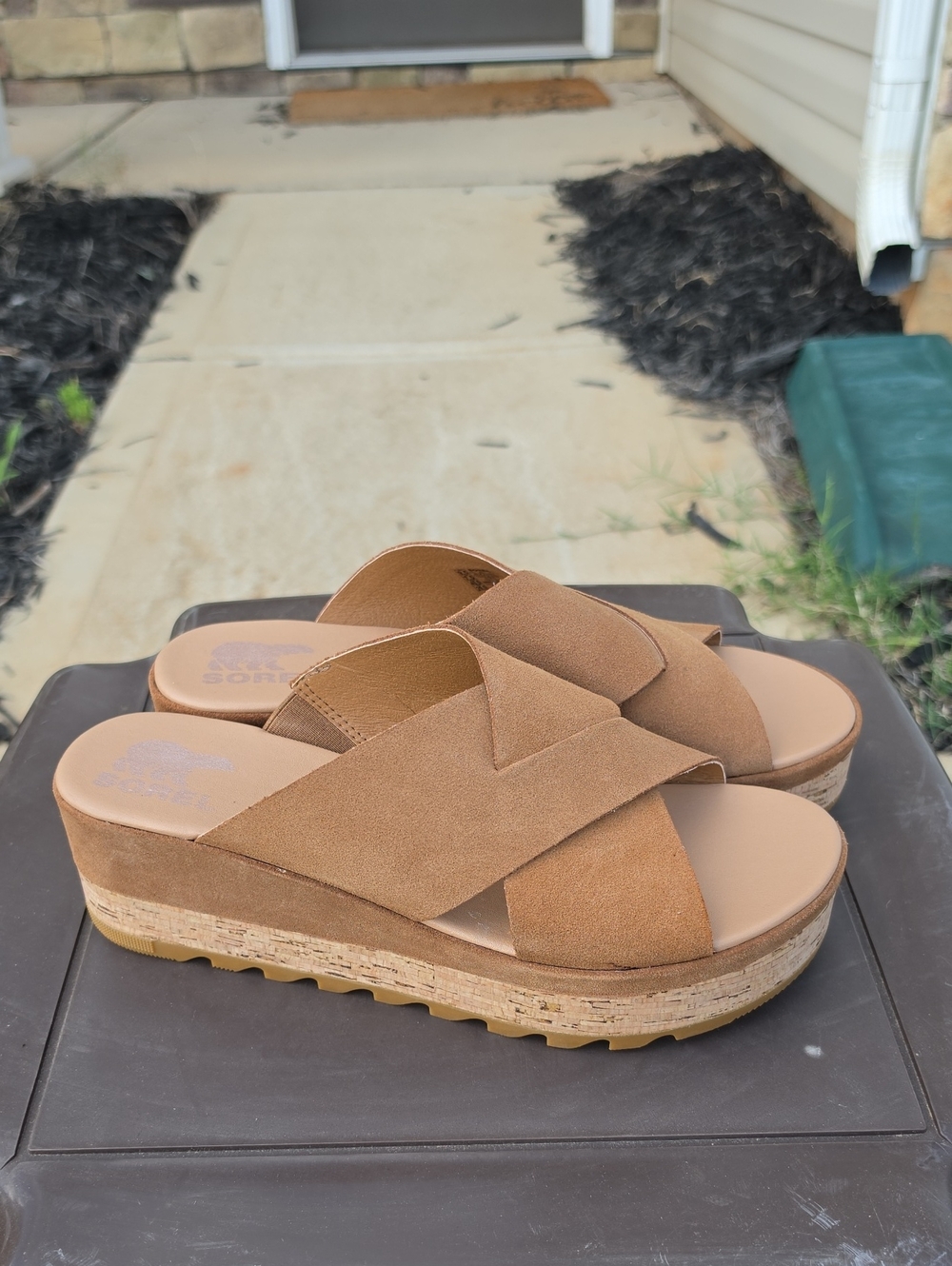 Sorel Cameron Flatform Mule Sandals Size 9.5 Desert Sun/Gum Suede Gored Side